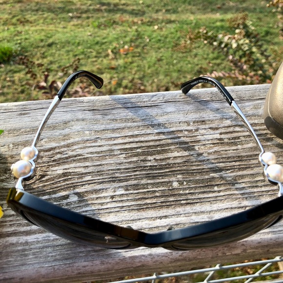 Auth Chanel Black cat eye sunglasses with CC faux pearls/New w.o Tags/Stylish - Picture 9 of 15
